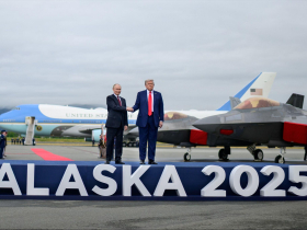 「雙普會」機密文件竟掉飯店印表機！原定午宴菜單全曝光，川普本想請普丁吃「烤布丁」，為何最後取消？